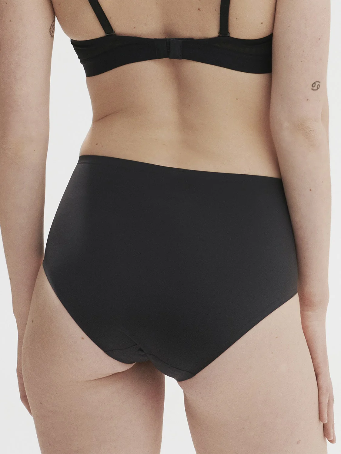 Essentiel Control Brief - Black - Image 2
