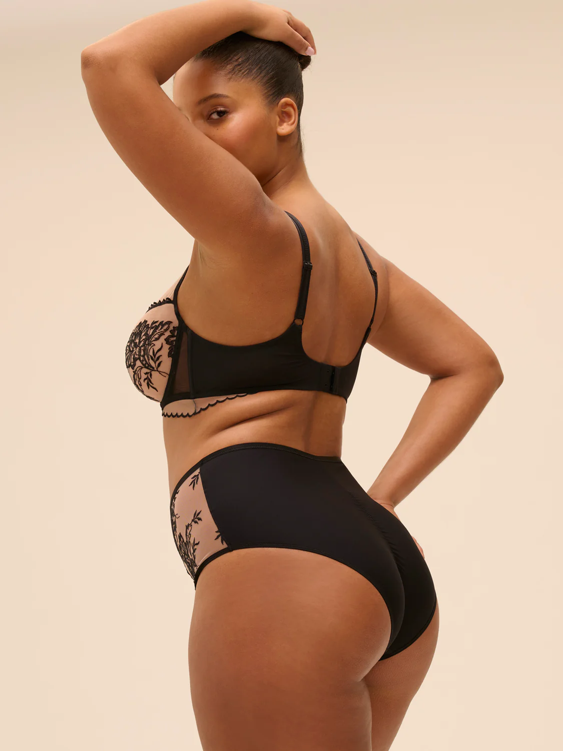Romance Full Coverage Plunge - Black - Image 10
