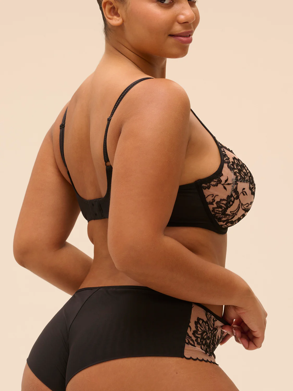 Romance Full Cup - Black - Image 3