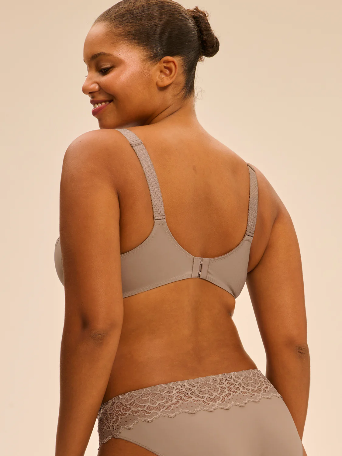 Caresse Full Cup - Greige - Image 2