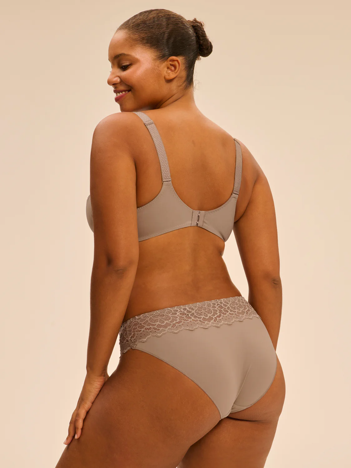 Caresse Full Cup - Greige - Image 5