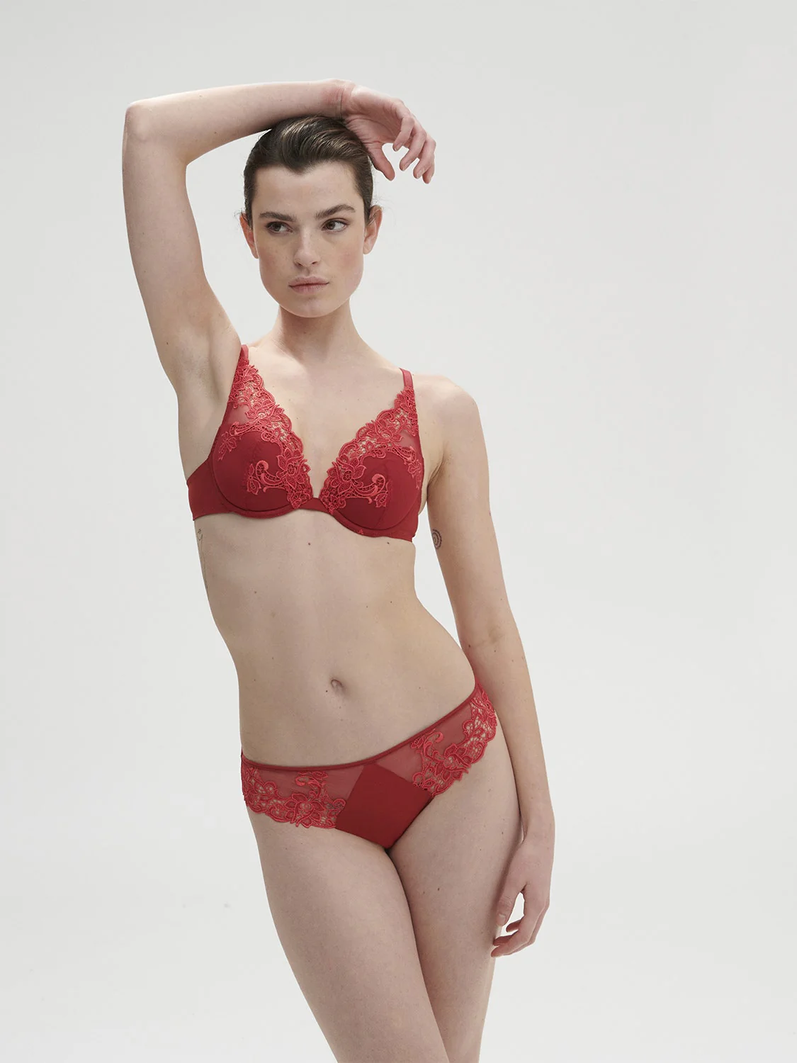 Saga Triangle Contour - Lipstick - Image 3