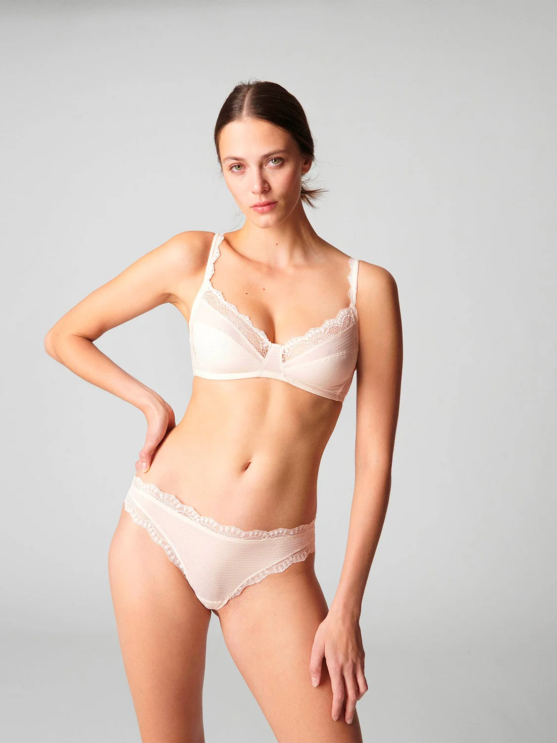 Candide Wireless Triangle - Sakura Pink - Image 3