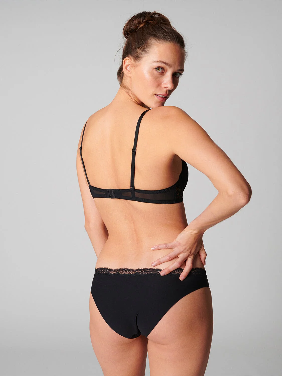 Exotica Triangle Contour - Black - Image 4