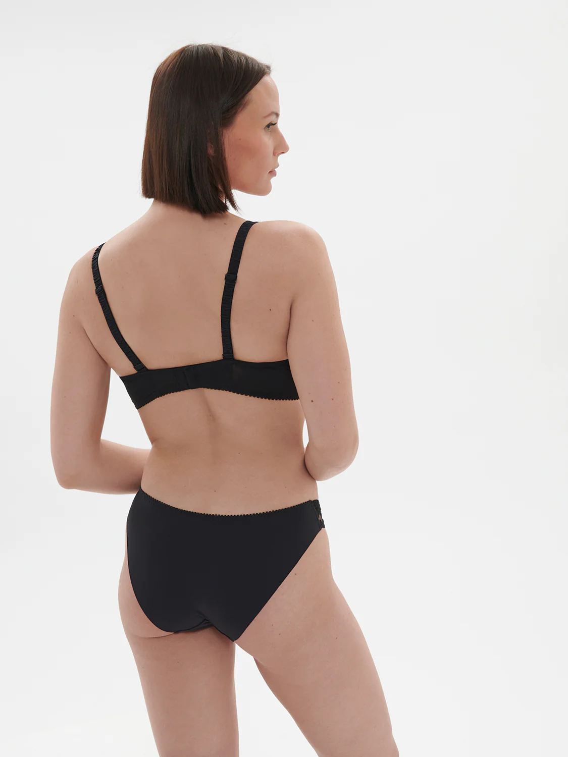 Intrigue Triangle Contour - Black - Image 10
