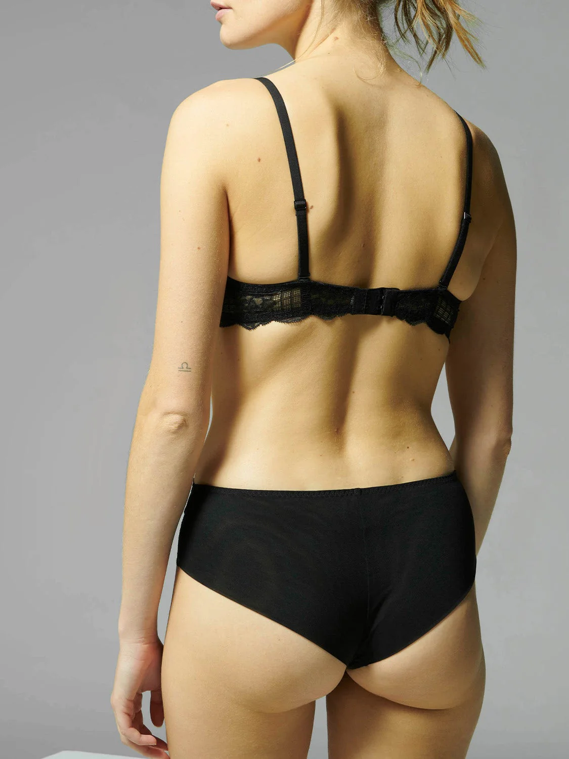 Reve Triangle Contour - Black - Image 4