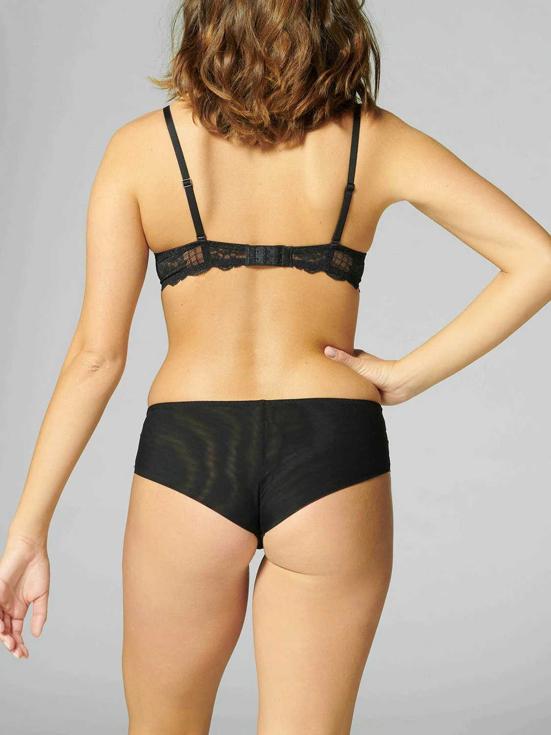 Reve Triangle Contour - Black - Image 9