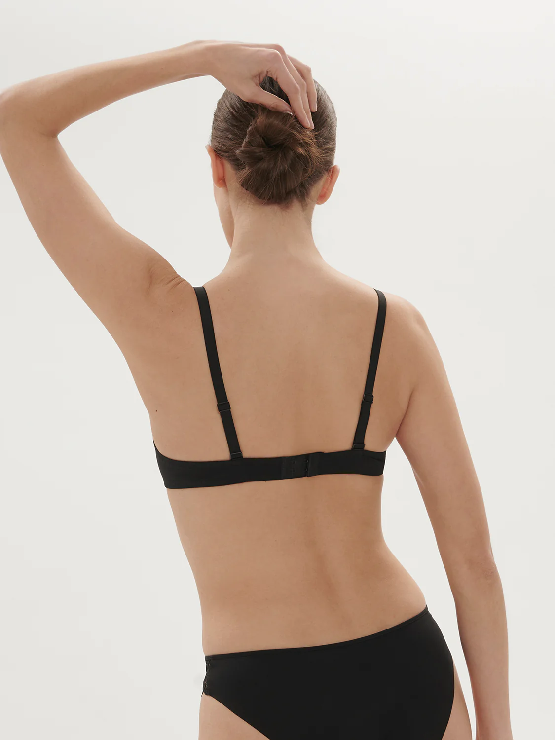 Saga Triangle Contour - Black - Image 3