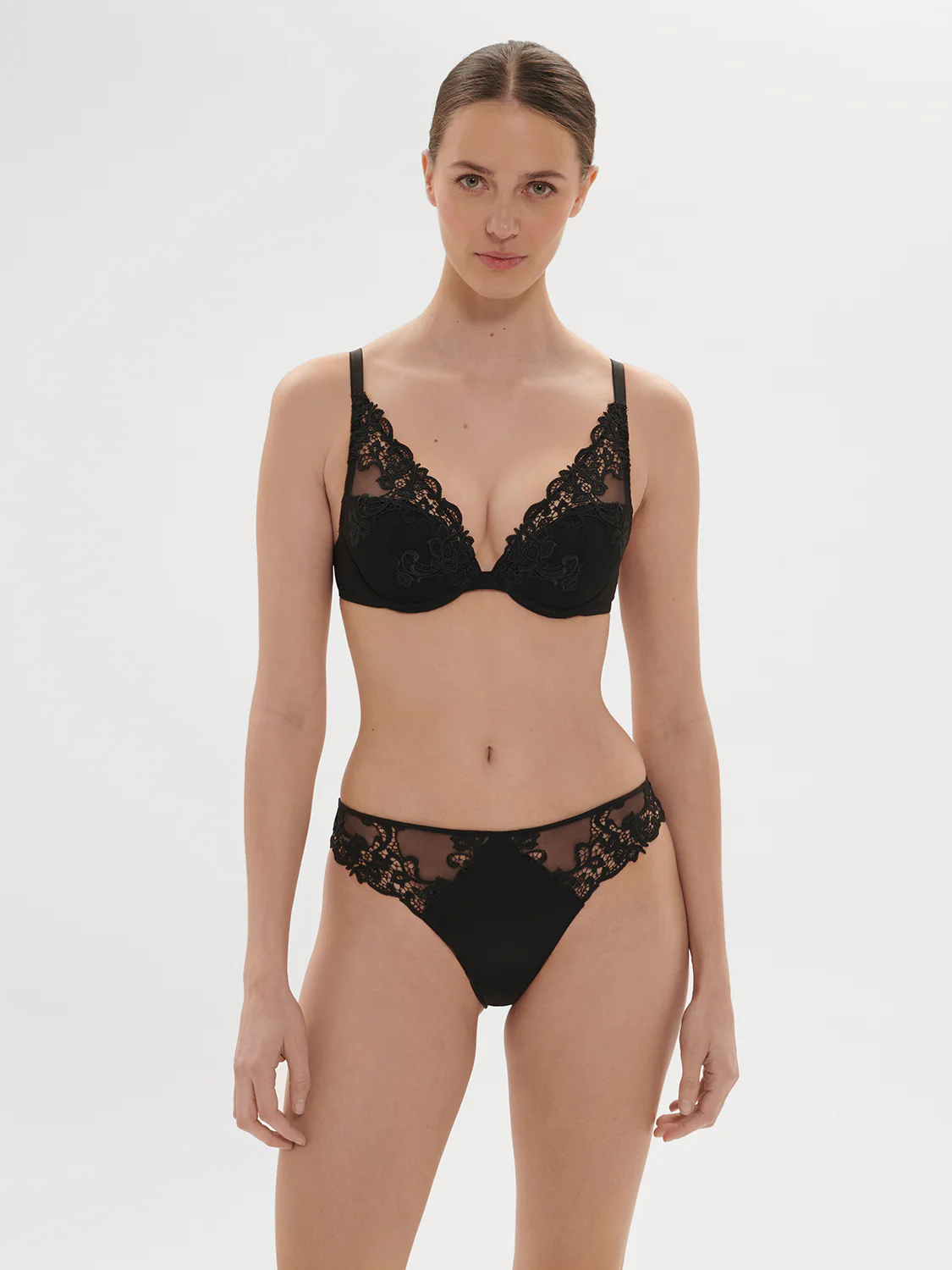 Saga Triangle Contour - Black - Image 4