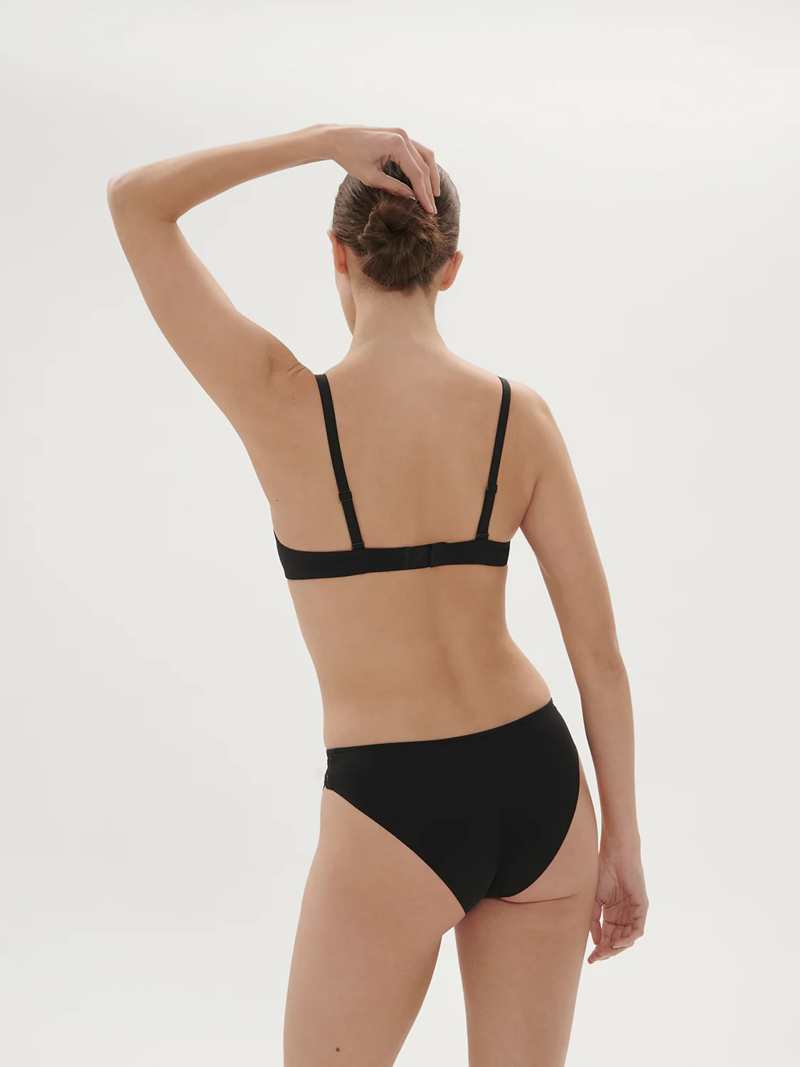 Saga Triangle Contour - Black - Image 5