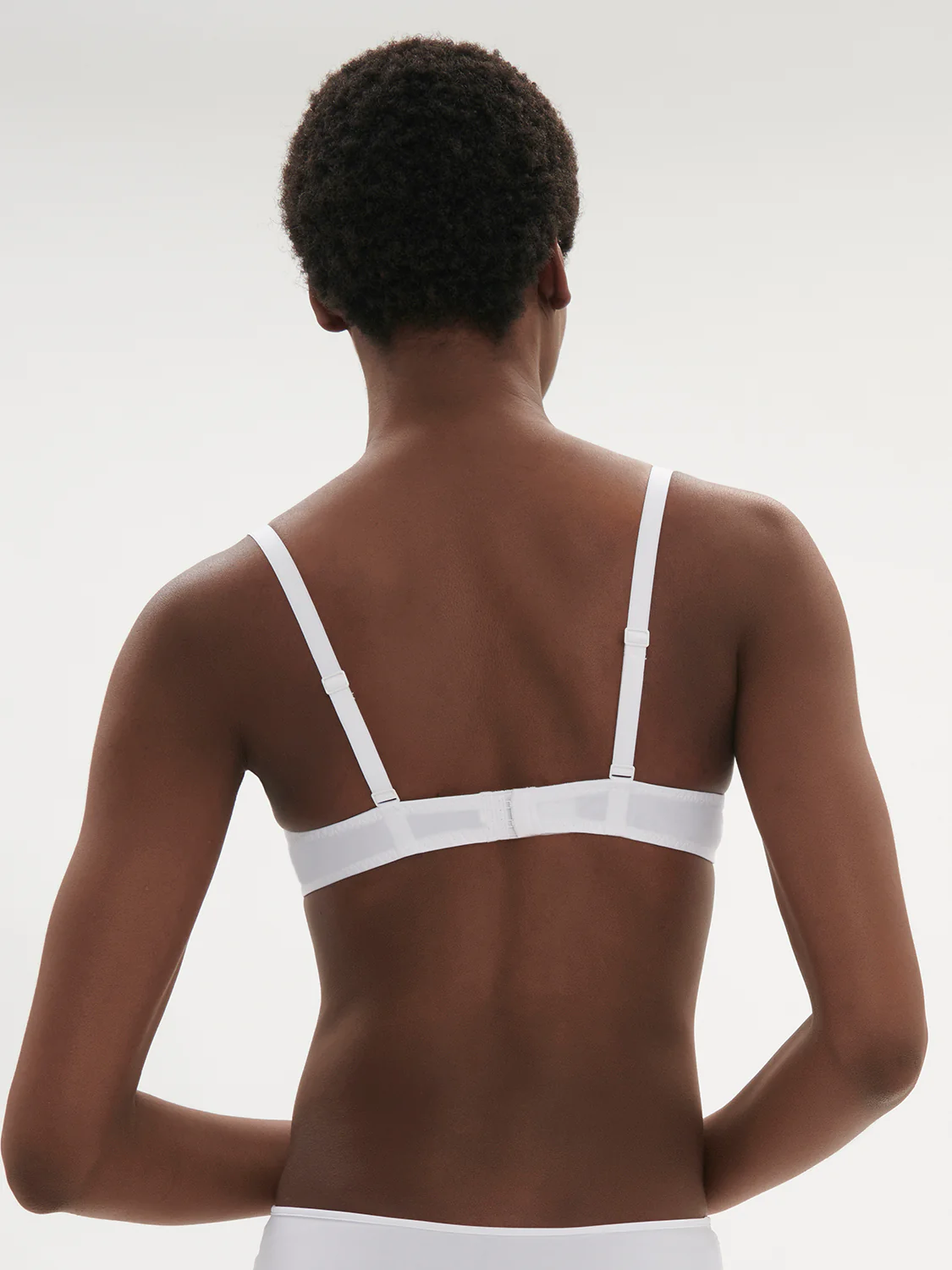 Saga Triangle Contour - White - Image 3