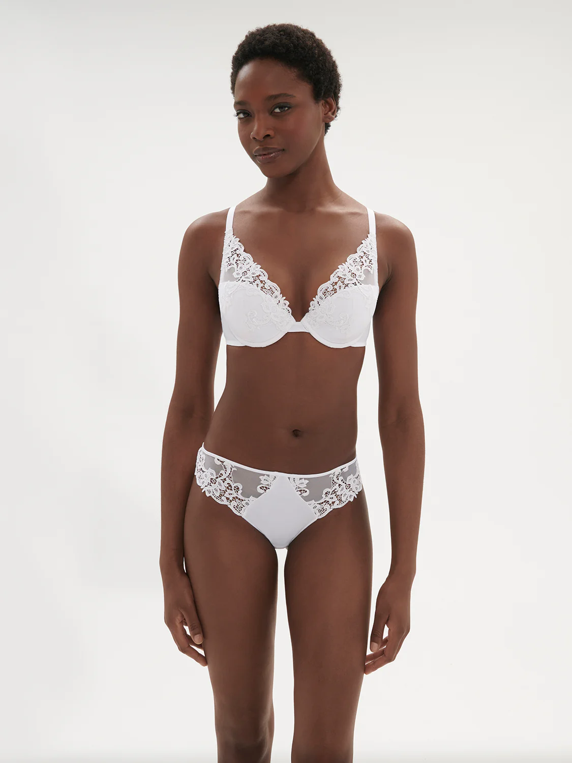 Saga Triangle Contour - White - Image 4