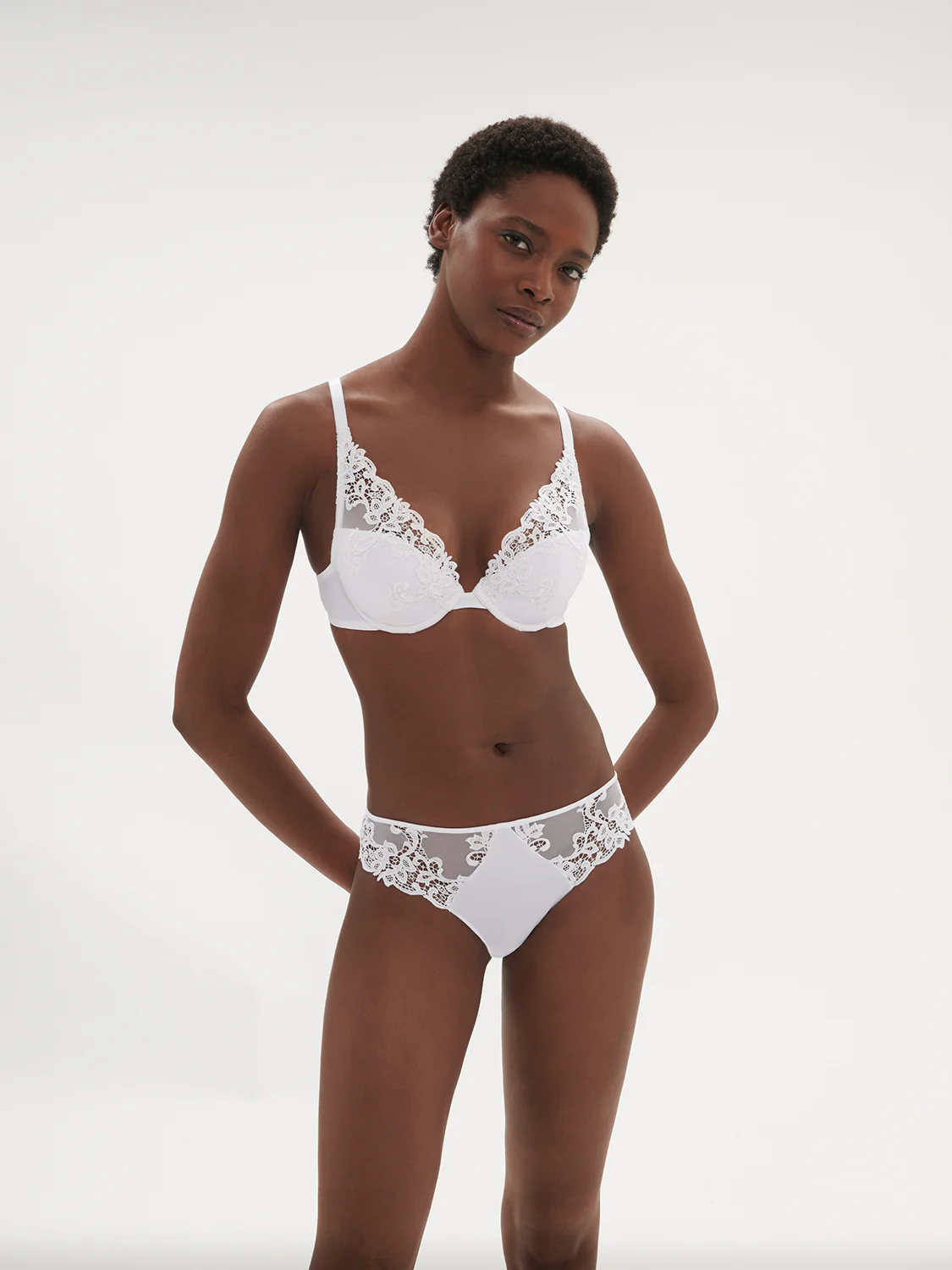 Saga Triangle Contour - White - Image 6