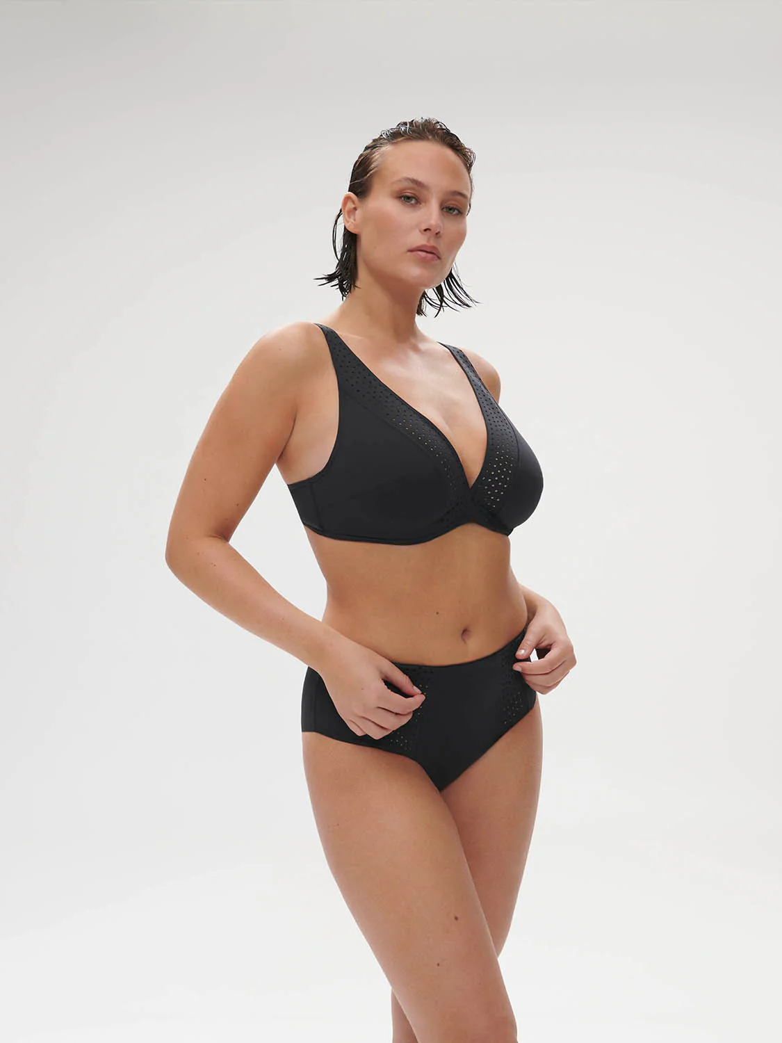 Hoya Underwire Plunge - Black - Image 10