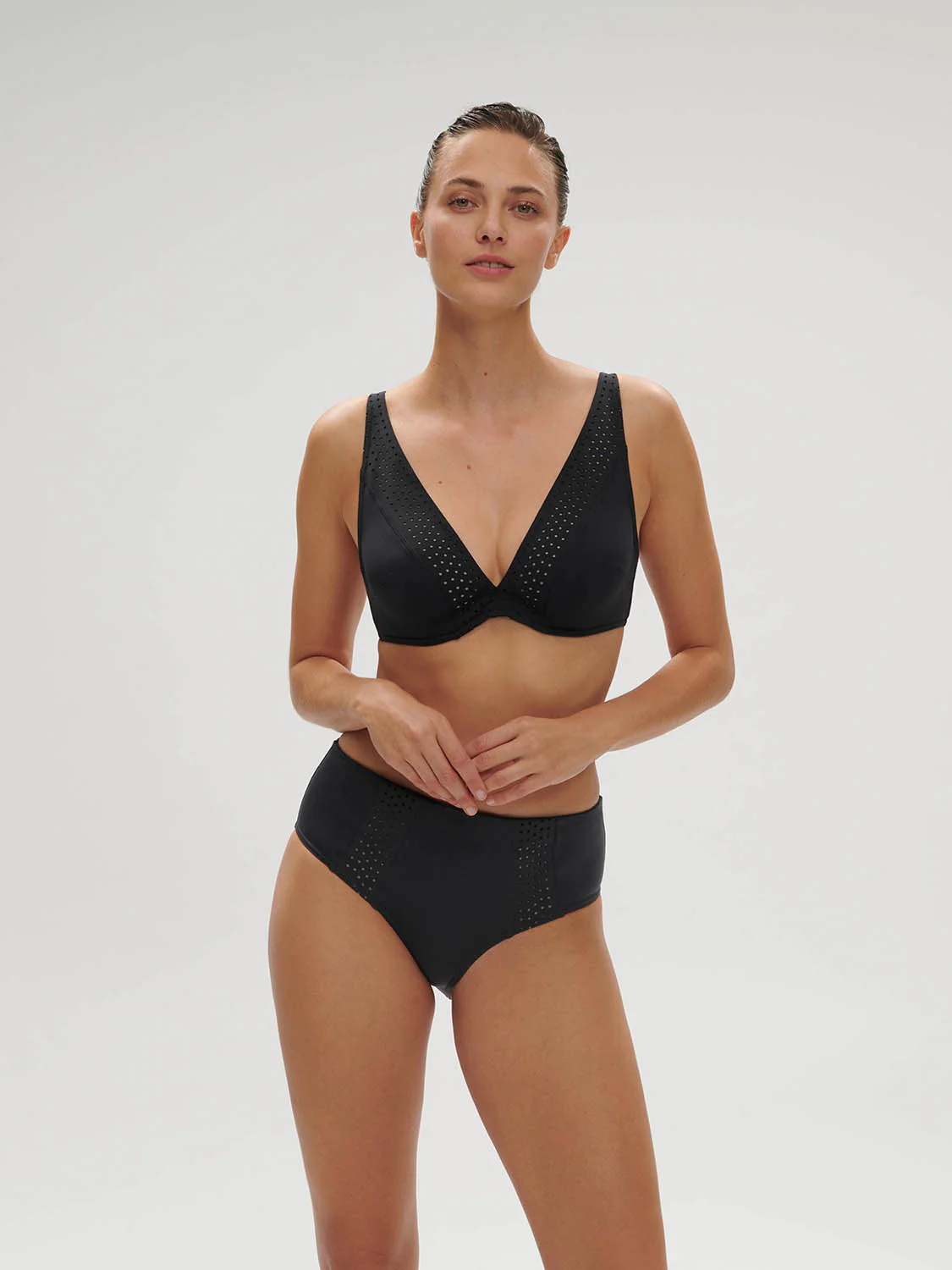 Hoya Underwire Plunge - Black - Image 12