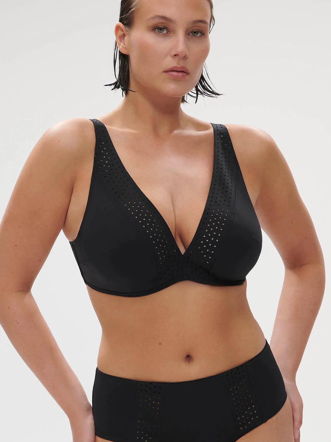 Hoya Underwire Plunge - Black - Image 6
