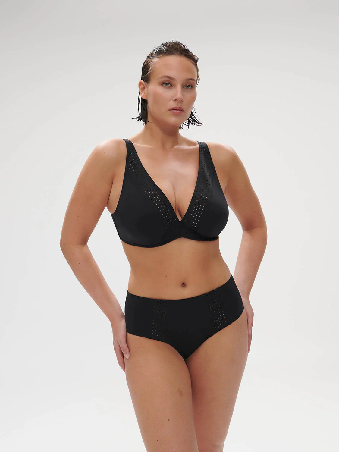 Hoya Underwire Plunge - Black - Image 8