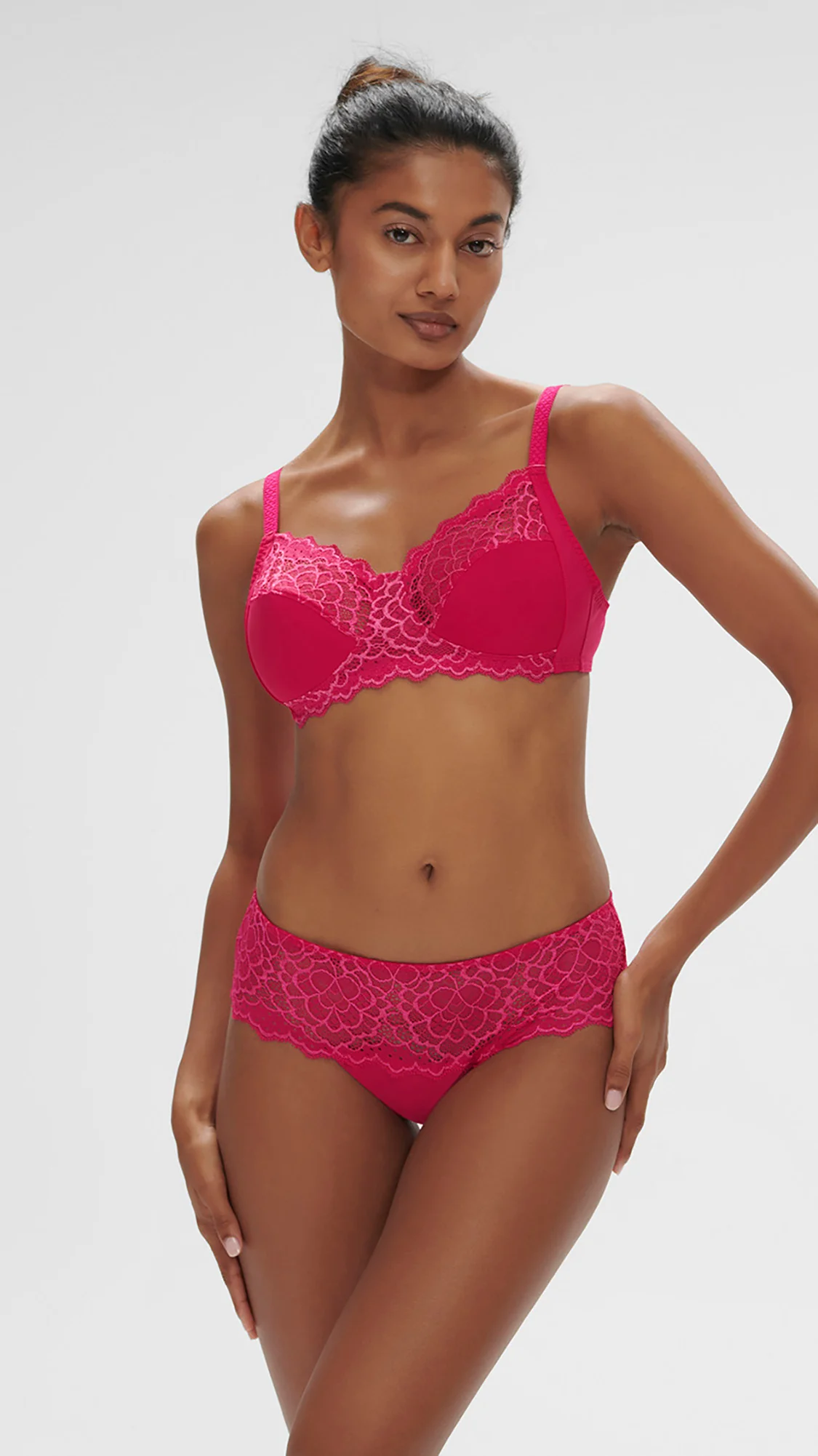 Caresse Wireless Triangle - Teaberry Pink - Image 3