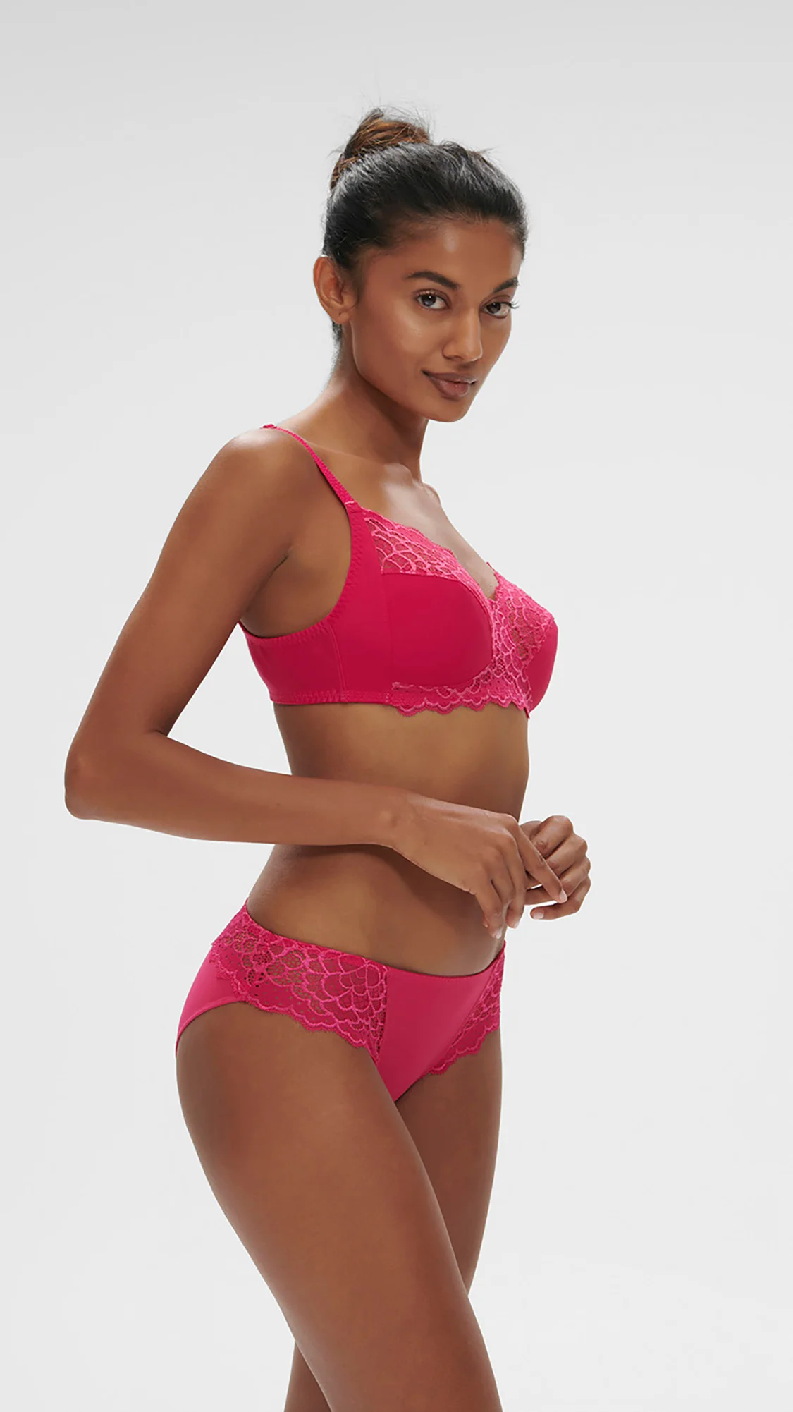 Caresse Wireless Triangle - Teaberry Pink - Image 4